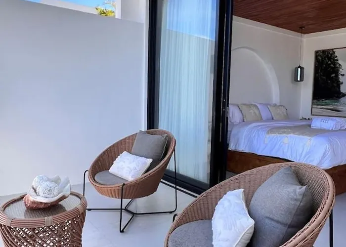 Cozy Wellness Villa- Sauna & Pools, 3 Min To ウルワツ