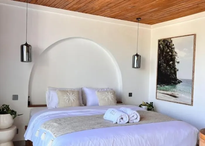 アパート Cozy Wellness Villa- Sauna & Pools, 3 Min To ウルワツ